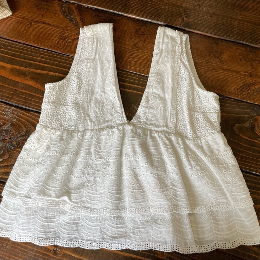 Gianni Bini White Sleeveless Blouse